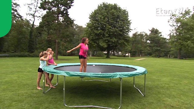Spaß mit Etan - www.trampolin-profi.de hat viele verschiedene Markentrampoline