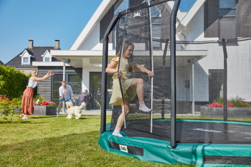Trampolin Übungen für Anfänger - mit Sicherheitsnetz das Trampolin für Kinder - trampolin-profi.de