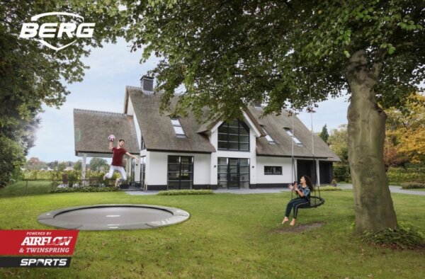 Top begehrt im schönen Garten: ein Flatground Trampolin - trampolin-profi.de