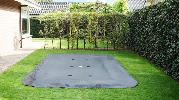 Auch das Bodentrampolin sollte man bei Sturm schützen - Ratgeber trampolin-profi.de