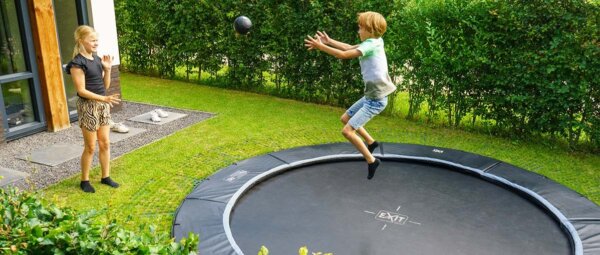 Trampolin ohne Fangnetz - dafür mit Schutzplatten - RATGEBER trampolin-profi.de