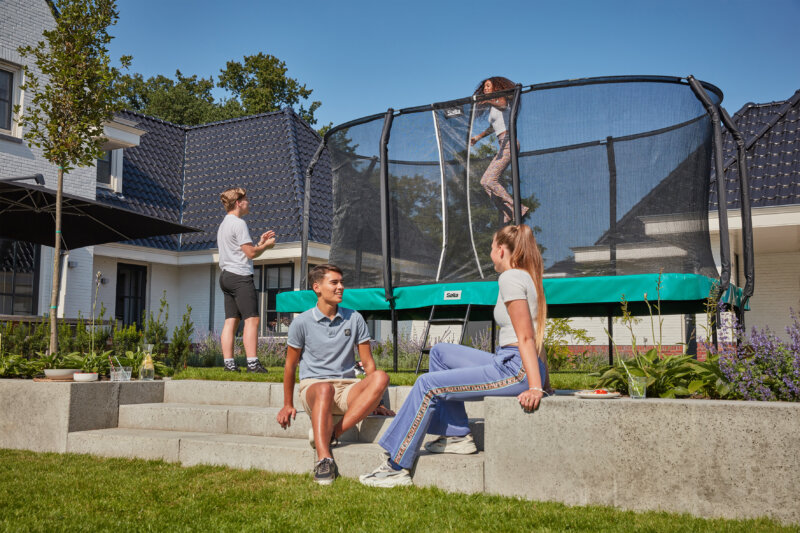 Trampolin Fitness = Treffpunkt mit Freunden im Garten trampolin-profi.de