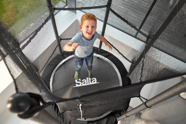 SALTA Trampolin Junior Ø 140 cm rund Schwarz - ein Kindertrampolin für drinnen und draußen - trampolin-profi.de