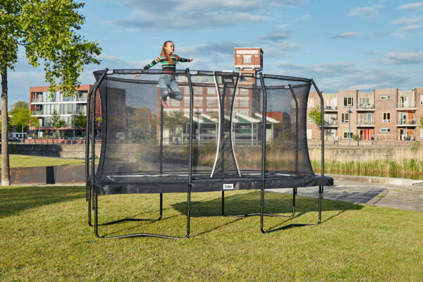 SOFORT AUF LAGER: SALTA Trampolin Premium Black Edition rechteckig 244 x 396 cm schwarz mit Netz - trampolin-profi.de