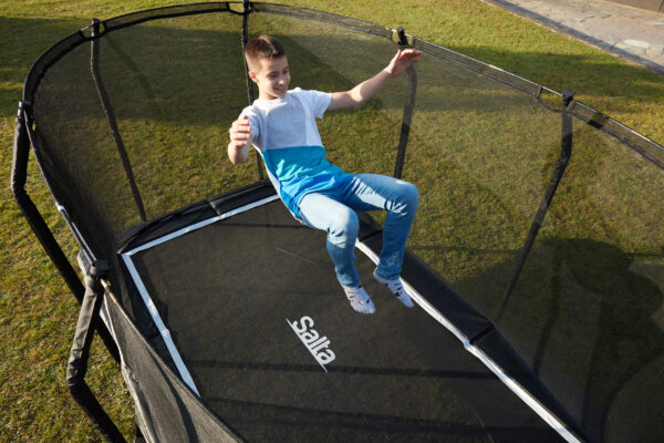 Nach der Schule erstmal aufs Trampolin - das macht den Kopf frei - trampolin-profi.de RATGEBER