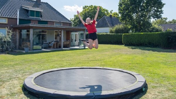 Bodentrampolin ganz ohne Netz - ab 14 Jahren wird es sportlich im Garten - Ratgeber trampolin-profi.de