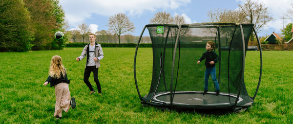 Trampolin Verhaltensregeln - am besten immer nur ein Kind auf dem Trampolin springen lassen - RATGEBER trampolin-profi.de