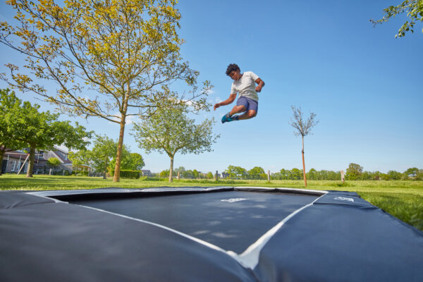 Sporttrampoline ohne Netz bitte erst ab dem Teenager-Alter - Ratgeber Freizeitbeschäftigung Kinder - trampolin-profi.de