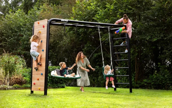 So bauen Sie die BERG PlayBase auf - RATGEBER trampolin-profi.de