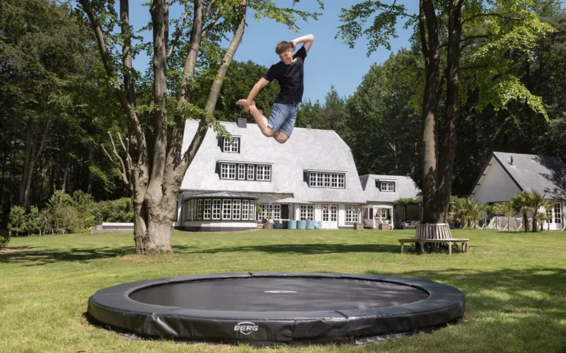 Bodentrampolin eingebaut - so wird der Springspaß perfekt im Garten - Ratgeber trampolin-profi.de